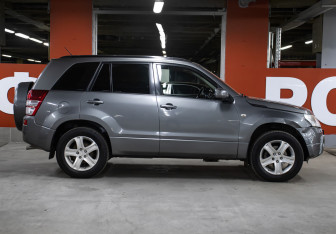 Подержанный автомобиль Suzuki Grand Vitara 2005 года (4 фото)