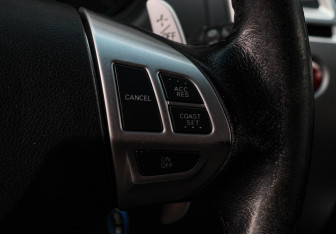 Подержанный автомобиль Mitsubishi Pajero Sport 2015 года (16 фото)