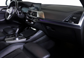 Подержанный автомобиль BMW X3 2020 года (10 фото)