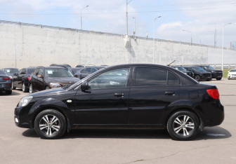 Подержанный автомобиль Kia Rio Sedan 2011 года (8 фото)