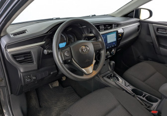 Подержанный автомобиль Toyota Corolla Sedan 2015 года (15 фото)