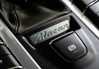 Подержанный автомобиль Porsche Macan 2020 года (18 фото)