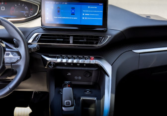 Подержанный автомобиль Peugeot 5008 Suv 2021 года (15 фото)