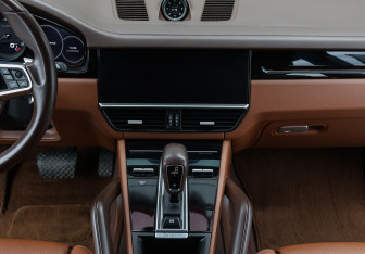 Подержанный автомобиль Porsche Cayenne 2018 года (14 фото)