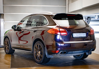 Подержанный автомобиль Porsche Cayenne 2011 года (6 фото)