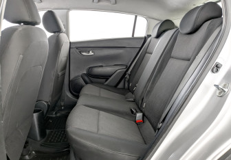 Подержанный автомобиль Kia Rio Hatchback 2021 года (10 фото)