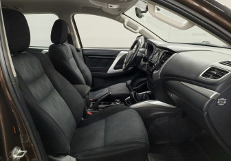 Подержанный автомобиль Mitsubishi Pajero Sport 2020 года (9 фото)