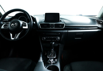 Подержанный автомобиль Mazda 3 Sedan 2015 года (8 фото)