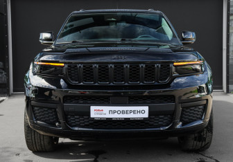 Подержанный автомобиль Jeep Grand Cherokee 2021 года (2 фото)