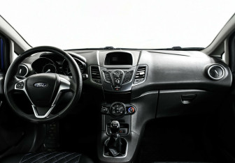Подержанный автомобиль Ford Fiesta Sedan 2015 года (7 фото)