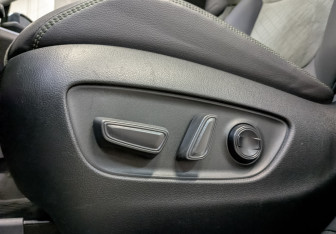 Подержанный автомобиль Toyota RAV4 2025 года (30 фото)
