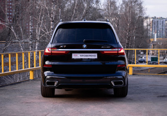 Подержанный автомобиль BMW X7 2020 года (5 фото)