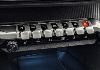 Подержанный автомобиль Peugeot 3008 2021 года (21 фото)