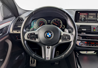 Подержанный автомобиль BMW X4 2019 года (22 фото)
