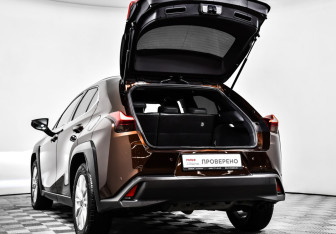 Подержанный автомобиль Lexus UX 2021 года (14 фото)