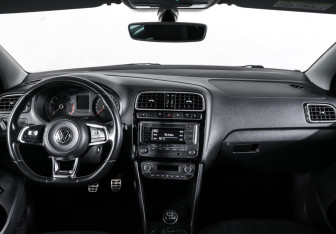 Подержанный автомобиль Volkswagen Polo Sedan 2017 года (17 фото)