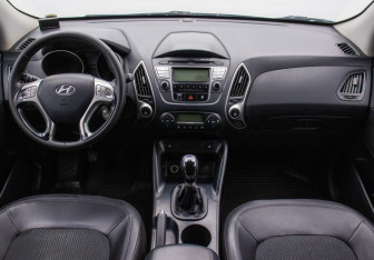 Подержанный автомобиль Hyundai ix35 2010 года (13 фото)