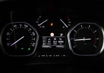 Подержанный автомобиль Peugeot Traveller 2020 года (16 фото)