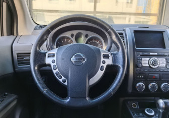 Подержанный автомобиль Nissan X-Trail 2008 года (16 фото)