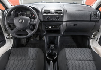 Подержанный автомобиль Skoda Fabia Hatchback 2013 года (14 фото)