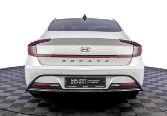 Подержанный автомобиль Hyundai Sonata 2021 года (6 фото)