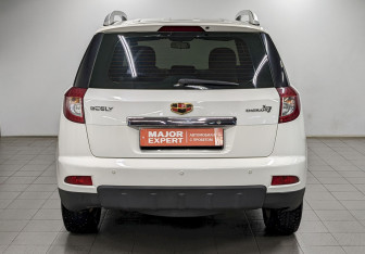 Подержанный автомобиль Geely Emgrand X7 2015 года (6 фото)