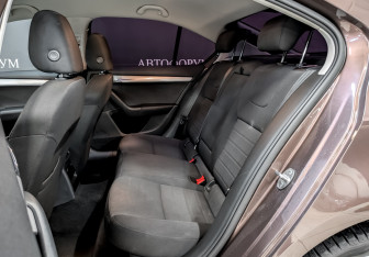 Подержанный автомобиль Skoda Octavia Liftback 2015 года (12 фото)