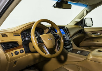 Подержанный автомобиль Cadillac Escalade Suv 2015 года (10 фото)