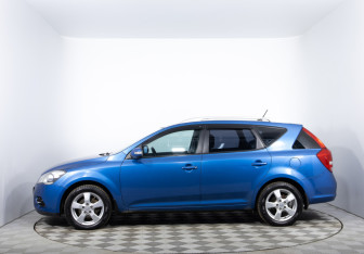 Подержанный автомобиль Kia Ceed Wagon 2011 года (8 фото)