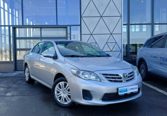Подержанный автомобиль Toyota Corolla Sedan 2011 года (3 фото)