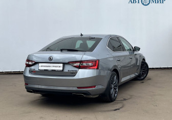 Подержанный автомобиль Skoda Superb Liftback 2015 года (5 фото)