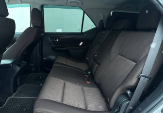 Подержанный автомобиль Toyota Fortuner 2020 года (10 фото)