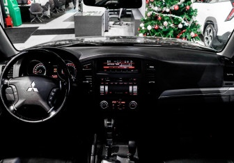 Подержанный автомобиль Mitsubishi Pajero 2012 года (7 фото)