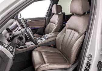 Подержанный автомобиль BMW X7 2019 года (20 фото)