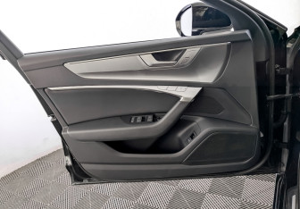 Подержанный автомобиль Audi A6 Sedan 2021 года (19 фото)