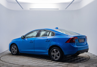Подержанный автомобиль Volvo S60 2012 года (7 фото)