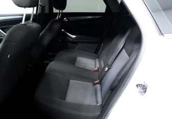 Подержанный автомобиль Ford Mondeo Sedan 2012 года (12 фото)