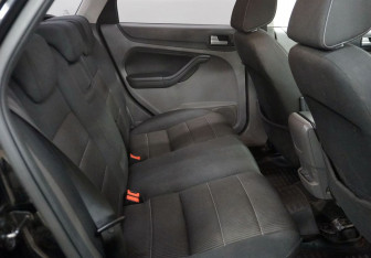 Подержанный автомобиль Ford Focus Sedan 2009 года (13 фото)