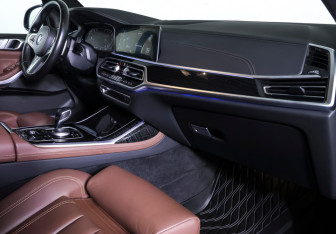 Подержанный автомобиль BMW X7 2021 года (16 фото)
