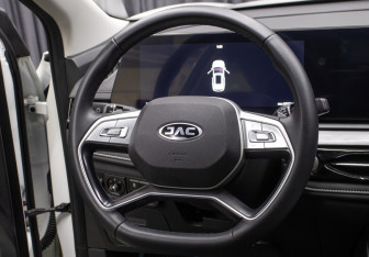 Подержанный автомобиль JAC JS6 2023 года (17 фото)