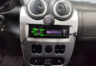 Подержанный автомобиль Renault Sandero 2013 года (17 фото)