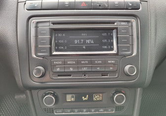 Подержанный автомобиль Volkswagen Polo Sedan 2013 года (14 фото)