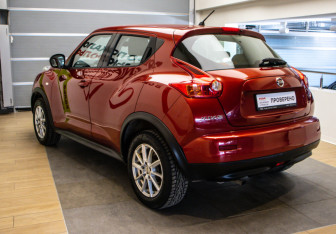 Подержанный автомобиль Nissan Juke 2014 года (6 фото)