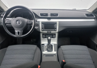 Подержанный автомобиль Volkswagen Passat CC 2011 года (12 фото)