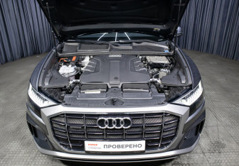 Подержанный автомобиль Audi Q8 2019 года (9 фото)