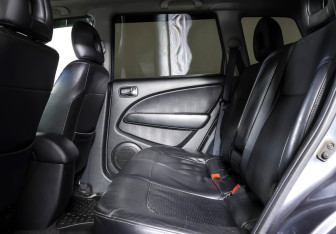 Подержанный автомобиль Mitsubishi Outlander 2005 года (12 фото)