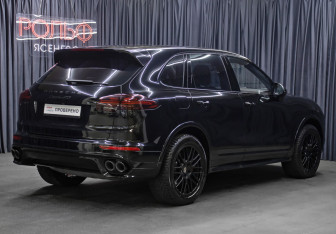 Подержанный автомобиль Porsche Cayenne 2015 года (6 фото)