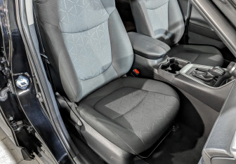 Подержанный автомобиль Toyota RAV4 2021 года (23 фото)