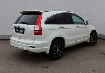 Подержанный автомобиль Honda CR-V 2011 года (4 фото)