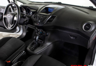 Подержанный автомобиль Ford Fiesta Sedan 2015 года (9 фото)